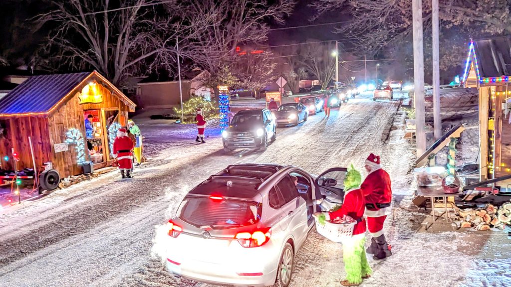 Georgetown Santas, Georgetown Rd. | Salina, KS